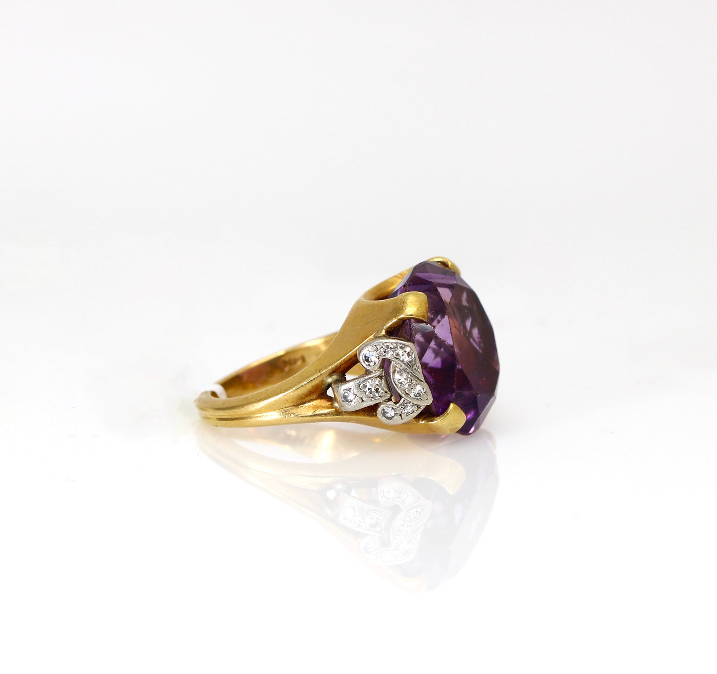 AMETHYST & DIAMOND RING